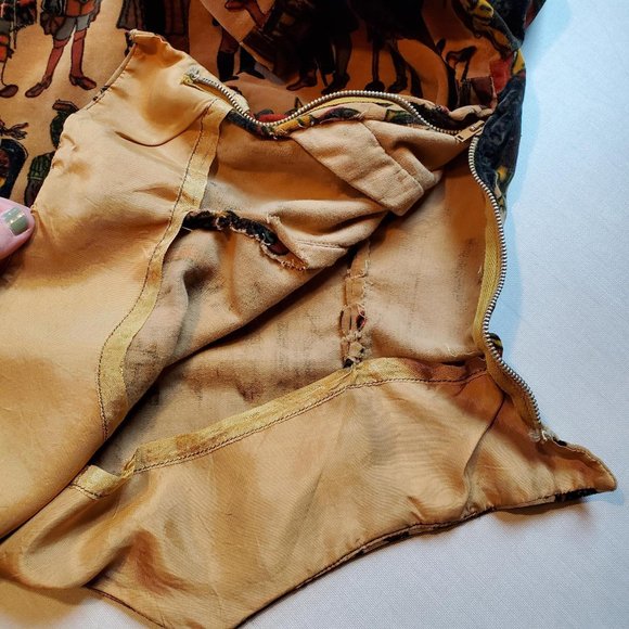 Vintage Velvet Boat Neck Medieval Knights Warriors Print Armor Cropped Shirt - Picture 11 of 15